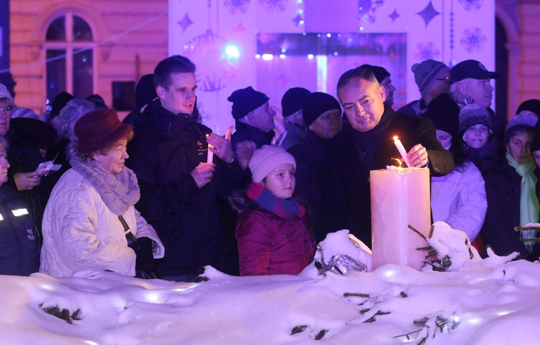 "A mi személyes örömünknek is jelképe" A harmadik gyertya is ég Miskolc adventi koszorúján