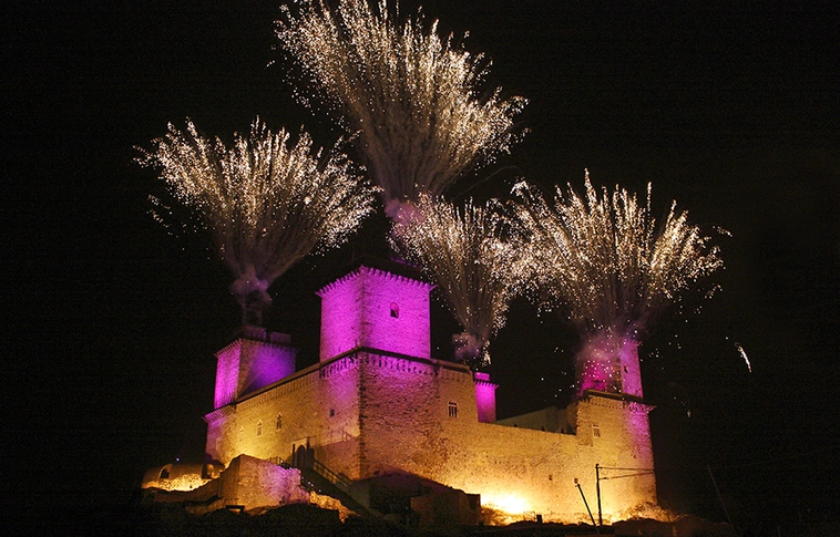 Adventi gyertyagyújtás a Diósgyőri várnál