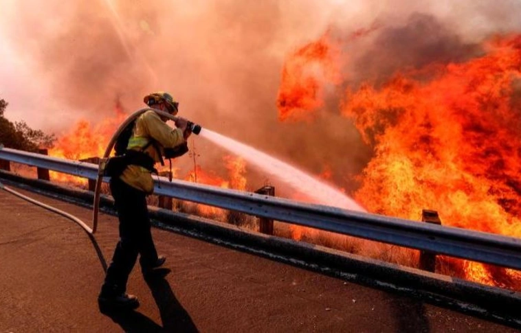 Nem enyhül Kalifornia történetének legpusztítóbb tűzvésze