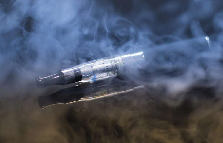 Egyre többen szívnak e-cigarettát