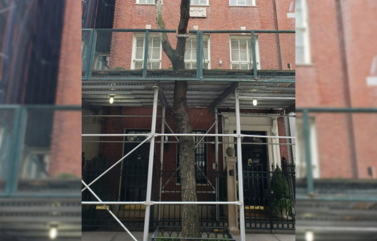 Egy egész hétvégére egy milliárdos New York-i házának liftjében ragadt egy takarítónő