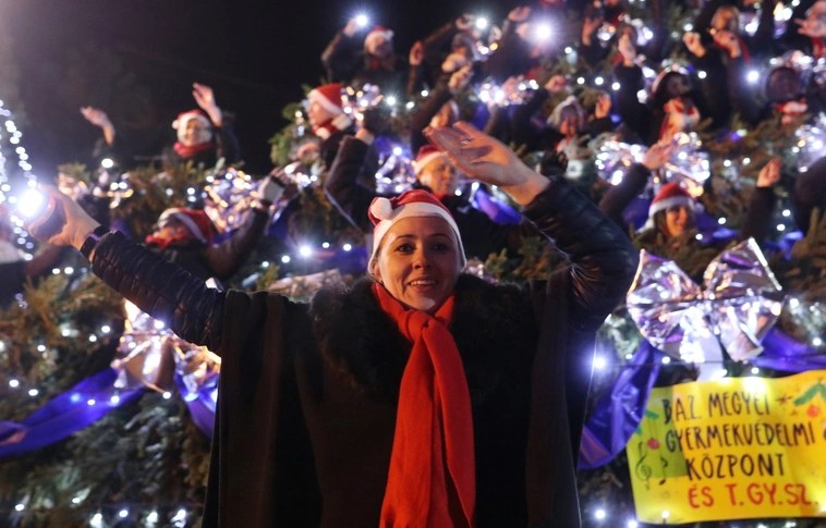 A TEGYESZ munkatársaié volt az Éneklő fenyő kedden (Képgalériával!)