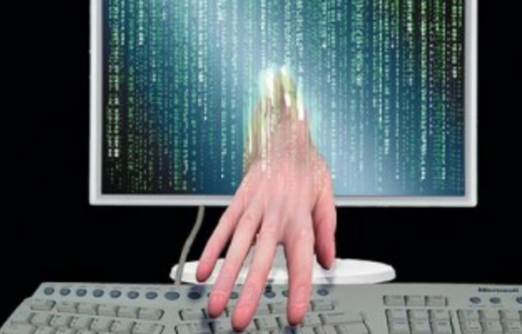 Kihallgattak több embert tanúként a német közszereplőktől ellopott adatok ügyében