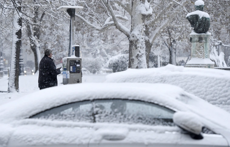 Több helyen már 10 centiméternél is nagyobb a hóréteg