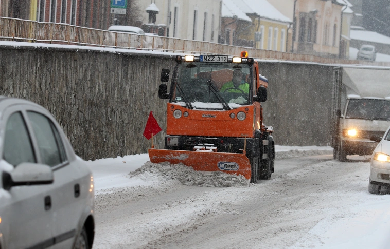 Elindult a hóügyelet Miskolcon