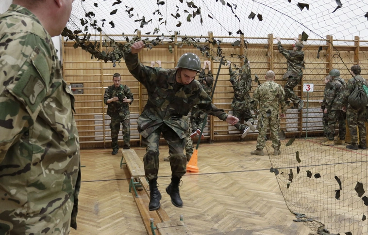 Terepmintás meglepetés – Honvédelmi életmentő verseny a Bláthy-ban (Képgalériával)
