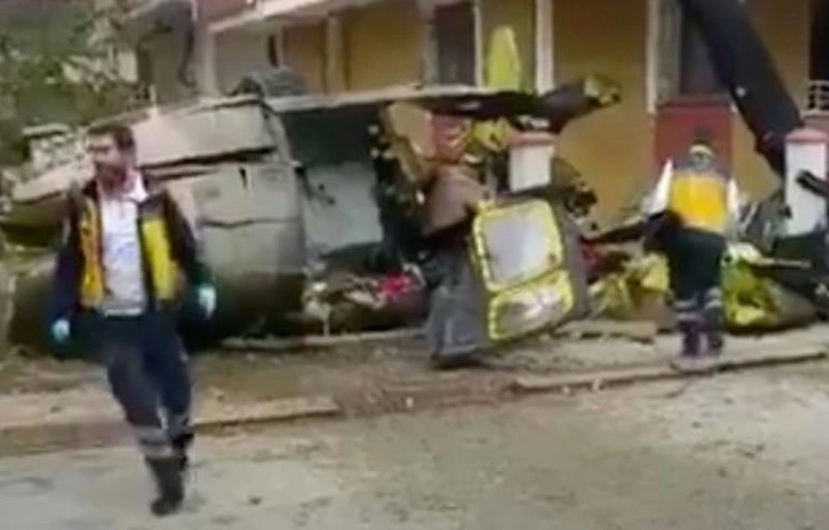 Lakónegyedre zuhant egy katonai helikopter Isztambulban, négy halott (Videóval)