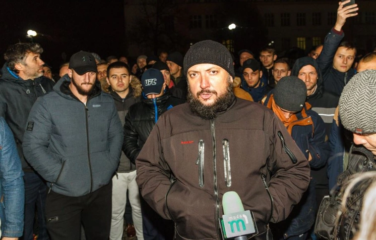 Autótulajdonosok százai tüntettek Ungváron az európai regisztrációjú gépkocsik ukrajnai belépésének szigorítása ellen