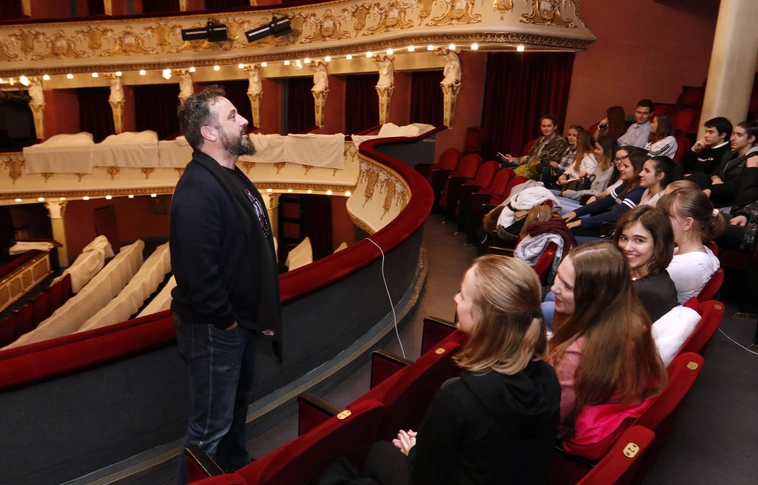 Alternatívát mutatni – Színházi főpróbán jártak a diákok