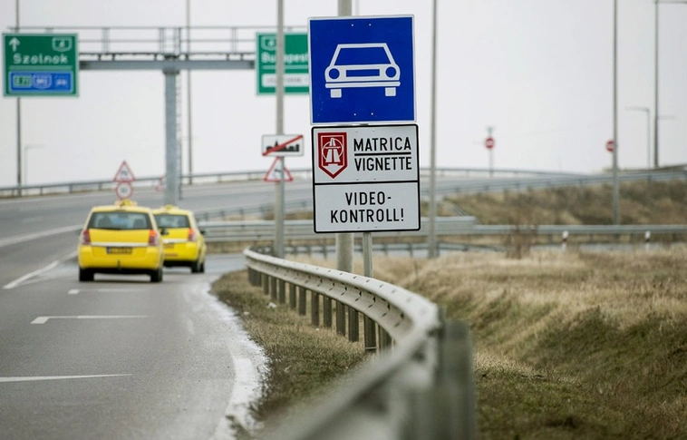 Január 31-én lejárnak a 2018-as éves autópálya-matricák