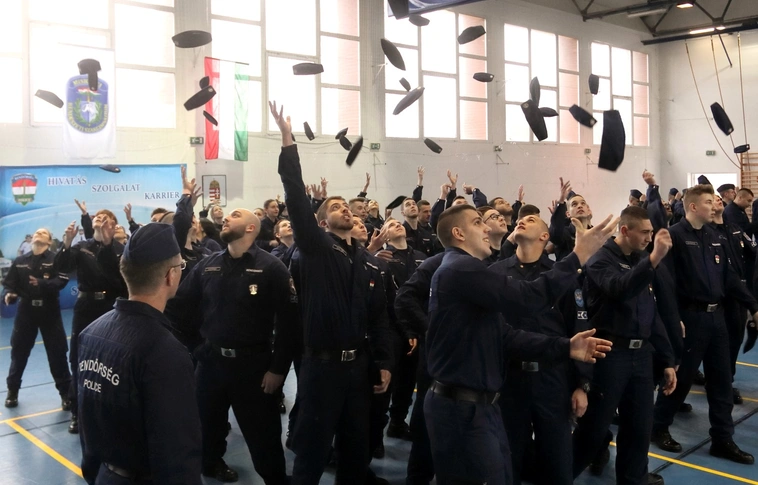 Ifjú rendőrök búcsúztak – Kibocsátó ünnepség a Rendészeti Szakgimnáziumban (Képgalériával)