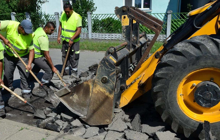 Több utcában is javítják az aszfaltot