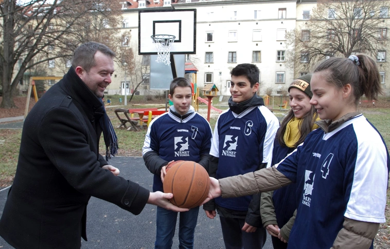Streetball-pálya épült a Gyula utcában