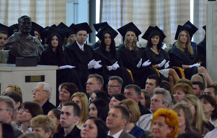Megkezdődtek a diplomaátadó ünnepségek a Miskolci Egyetemen