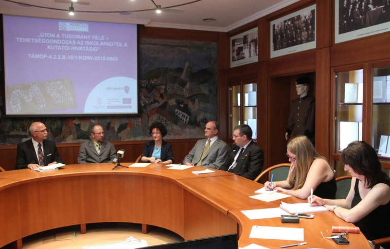 „Úton a tudomány felé” tehetséggondozó projekt a Miskolci Egyetemen