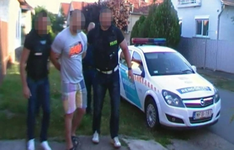 Fellökte, bántalmazta, majd kirabolta a kerékpárost
