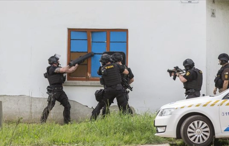 Kommandósok fogták el a lövöldöző férfit