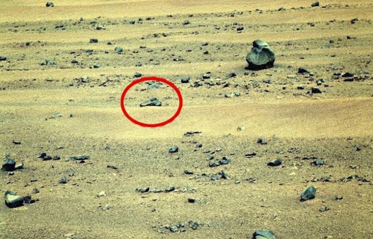 Fegyvert találtak a Marson? Hivatalos NASA fotó!