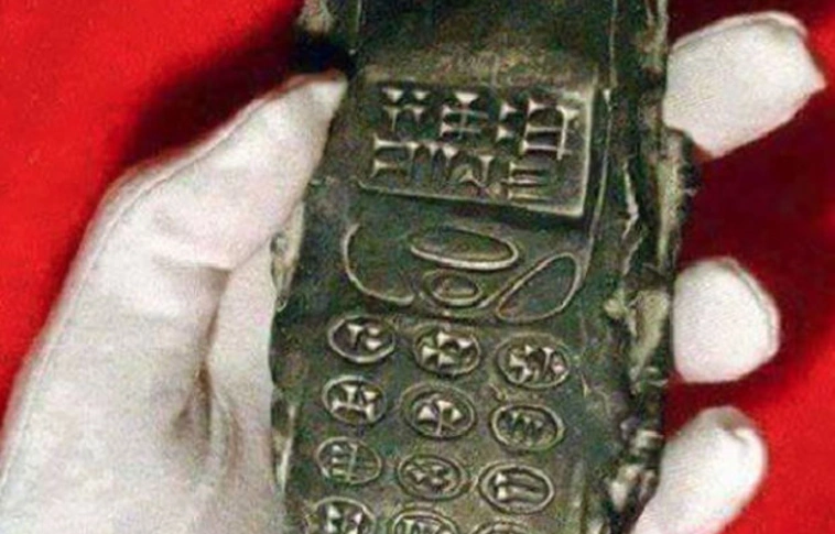 Nyolcszáz éves, földönkívüli mobiltelefonra bukkantak?
