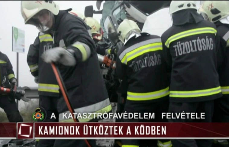  Videó: Nézze meg, hogy mentenek a tűzoltók egy összeroncsolódott járműből!