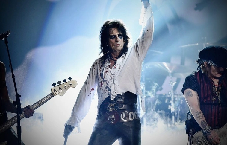 Rock és horror: Alice Cooper legjobb formájában érkezik Magyarországra (Videókkal)
