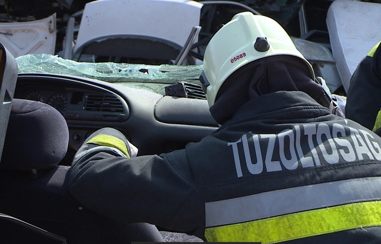 Személyautó lángolt Tiszalúcon