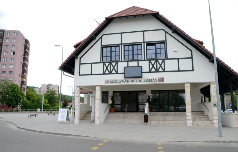 Hétfőn már a Bagolyvárban nyit ki a Petőfi Könyvtár!