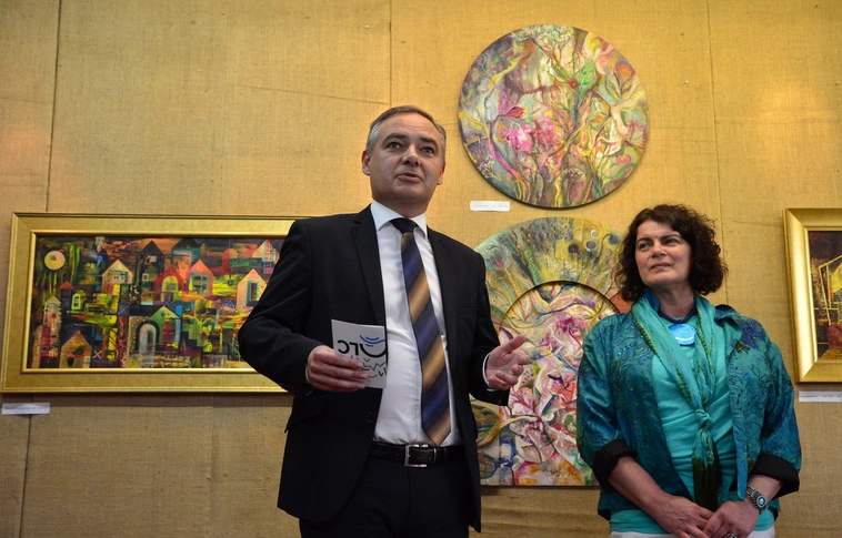 Nyitott kapuk – Bak Judit kiállítása az "ex-KÉPCSARNOK”-ban