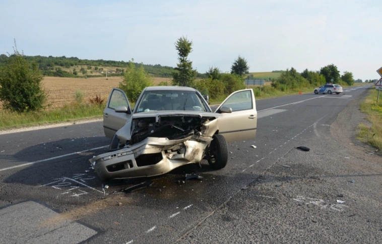 Csúnyán összetörtek az autók a 3-as főúton (Rendőrségi felvételekkel)