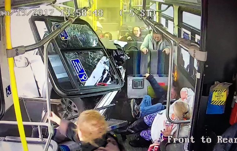 Brutal shocking: busznak rohant az amerikai ámokfutó