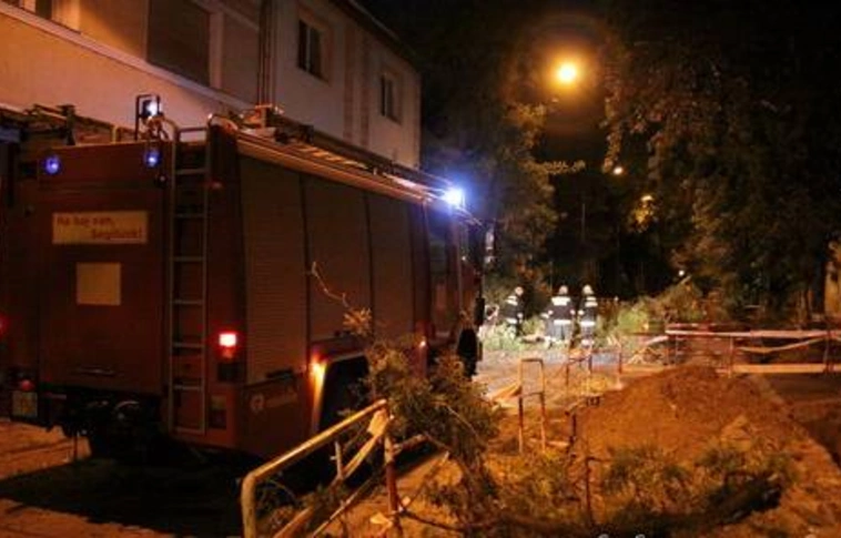 Akár egy katasztrófafilm: száznál is több helyszínen dolgoztak a tűzoltók a megyében (Frissítve)