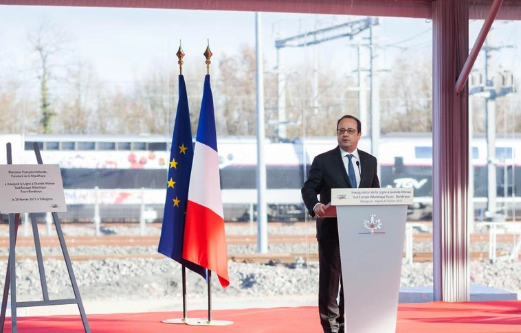 Két embert lábon lőtt egy csendőr Francois Hollande beszéde alatt. Azt mondják, véletlenül (Videó)