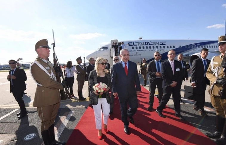 Rendkívüli biztonsági intézkedések mellett, Budapestre érkezett az izraeli államfő 
