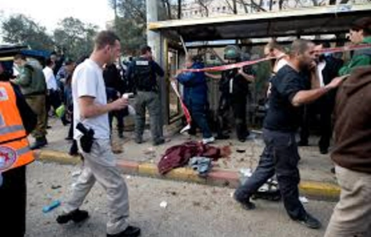 Katonák közé hajtott egy terrorista - merénylet Izraelben