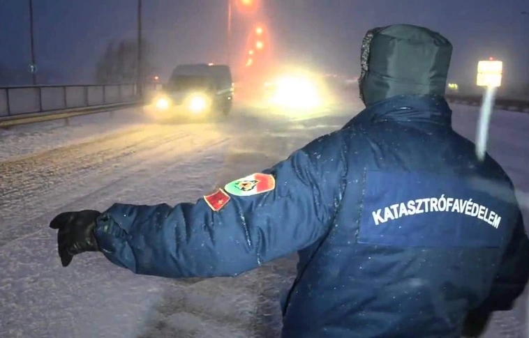 Súlyos baleset Nyékládházánál, műszaki mentések a megyében 