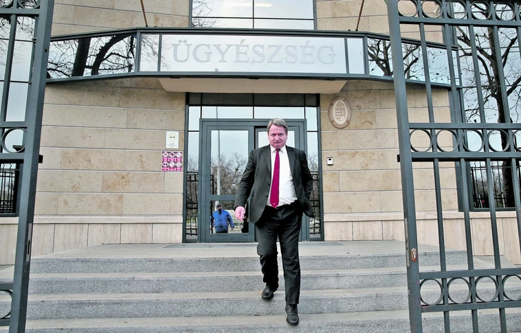  Ismét kihallgatták a kémkedéssel gyanúsított jobbikos képviselőt