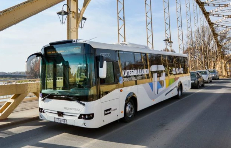 Már élesben tesztelik az új magyar buszt