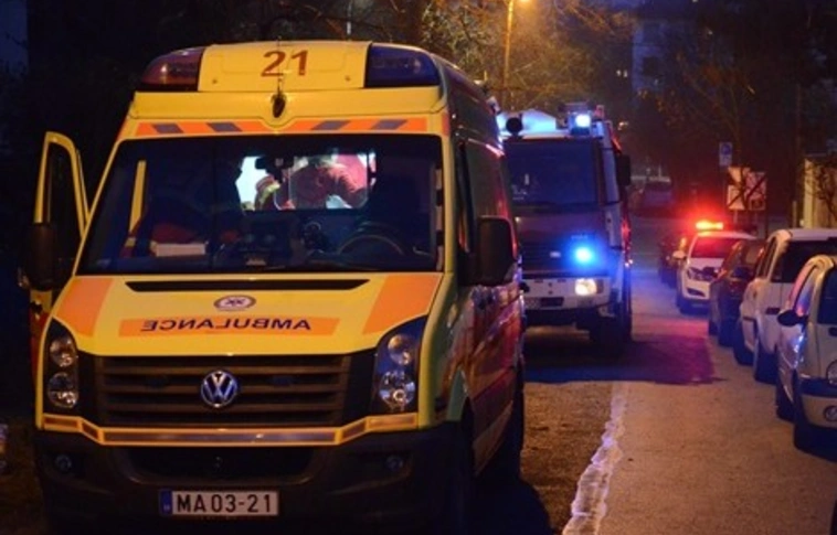Hétvégi ház égett szilveszterkor, újévkor autó borult
