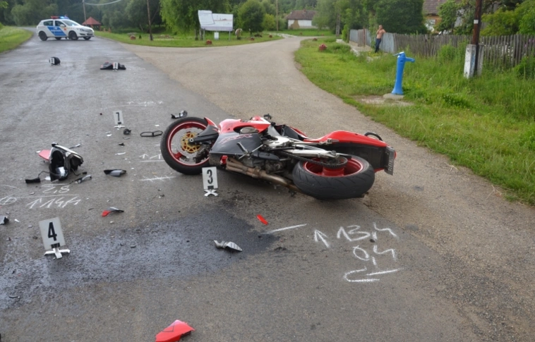 Ittas sofőr okozott súlyos motorbalesetet Felsőgagyon (Rendőrségi felvételekkel)