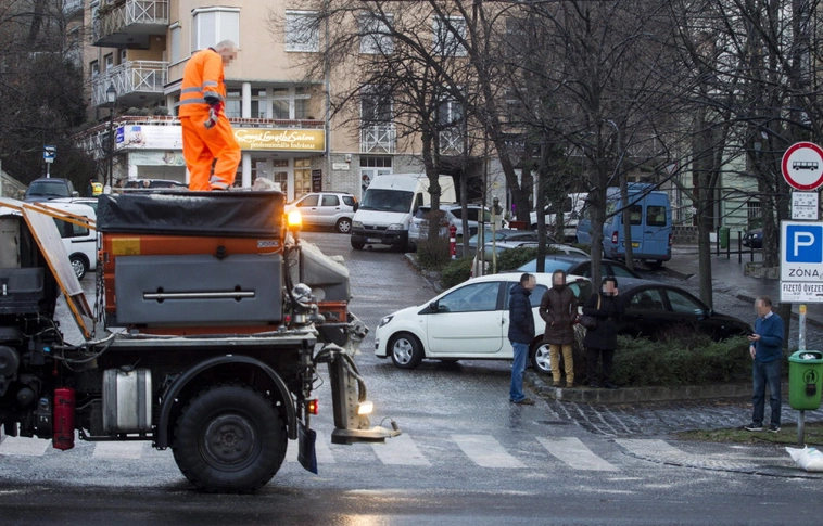 Piros riasztást adtak ki, lassan megbénul a fél ország!