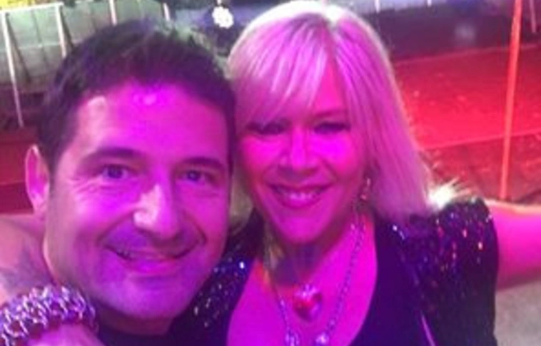 Riasztották a tűzszerészeket Samantha Fox bőröndje miatt