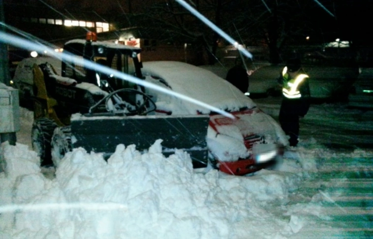 Három autó is szalagkorlátnak ment a nagy hóban, Miskolc körül
