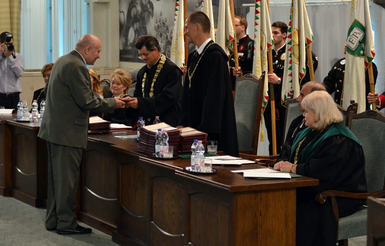 Jubileumi okleveleket adtak át az egyetemen