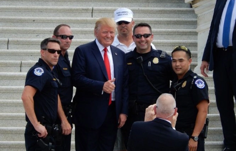 Beállt Donald Trump mögé a legnagyobb amerikai rendőrszakszervezet