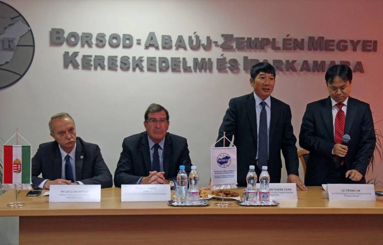 Vietnami delegáció tárgyalt Miskolcon a gazdasági együttműködés lehetőségeiről