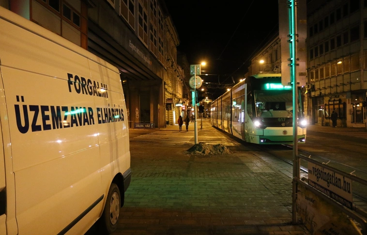 Villamos ütközött a Centrumnál péntek este