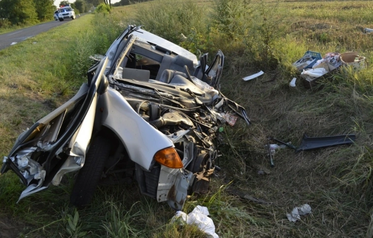 Halálos ütközés – Szinte szétszaggatta a Suzukit az Opel (Rendőrségi felvételekkel)