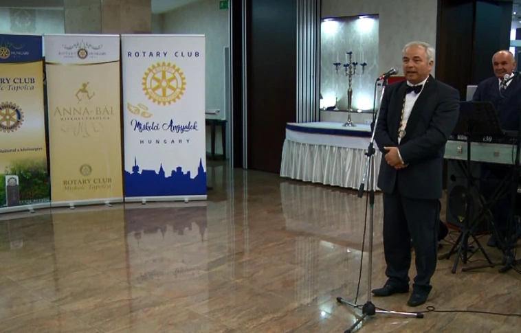 Mozgássérült gyermekeknek gyűjtöttek az Anna bálon