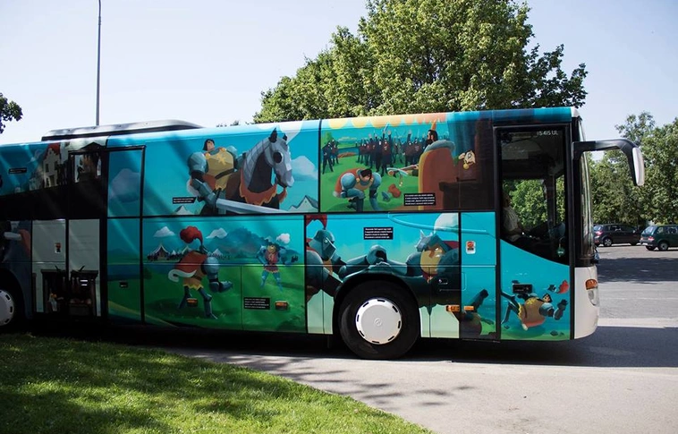 „Arany 200 busz”  - Miskolcon a Petőfi Irodalmi Múzeum mozgókiállítása 
