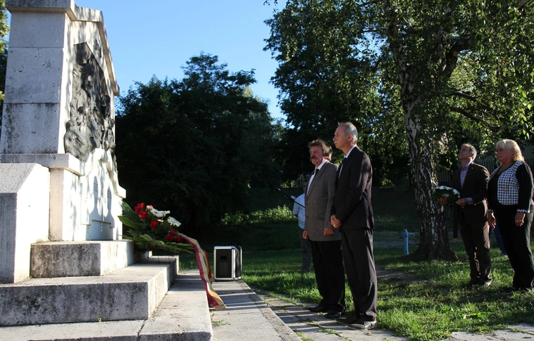 Koszorúzási ünnepség és megemlékezés